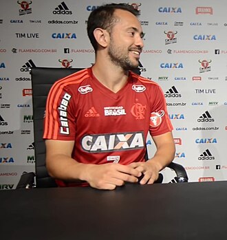 Everton Ribeiro com a camisa do Flamengo